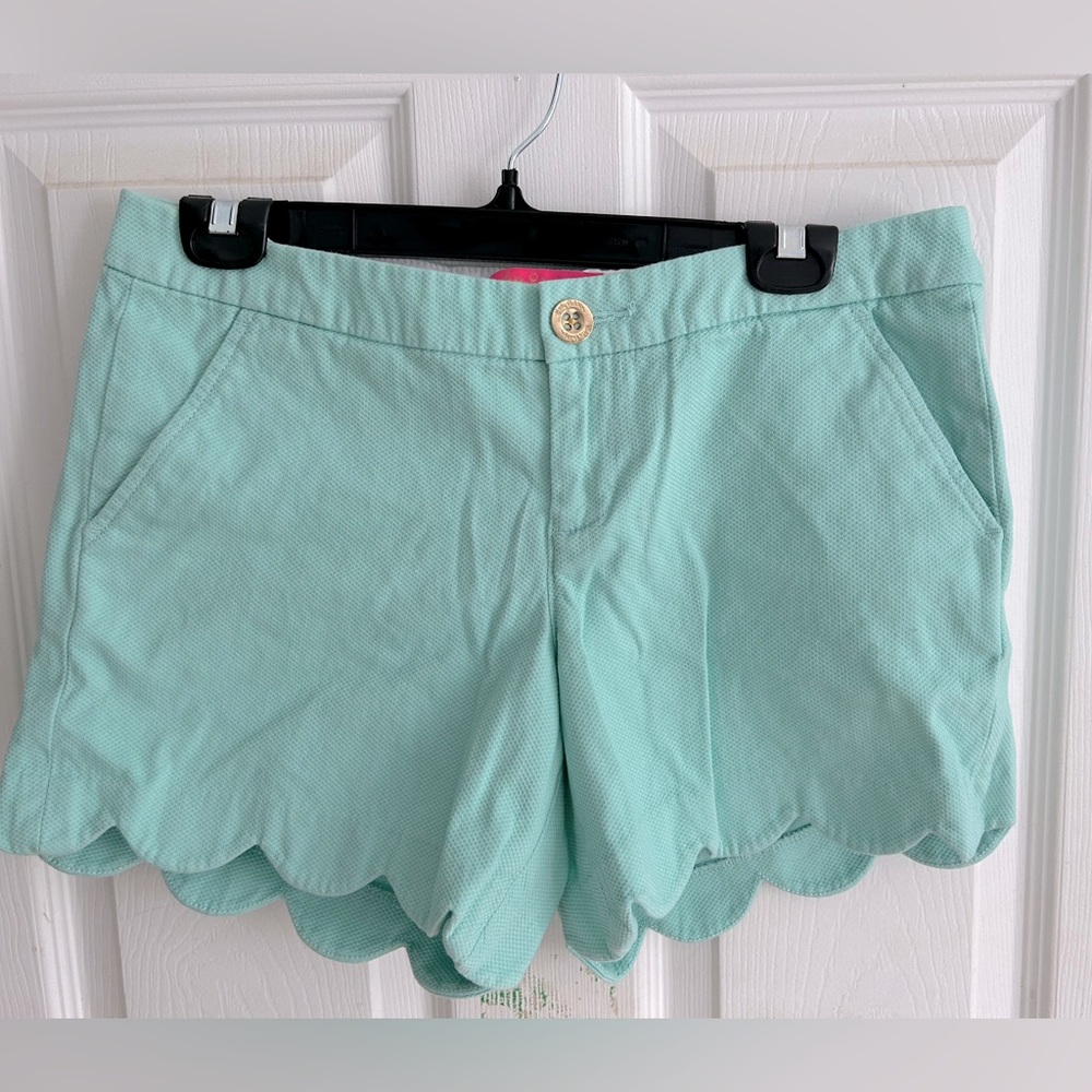 Lilly Pulitzer Buttercup 5” Stretch Scalloped Shorts. Size: 6.  Worn once